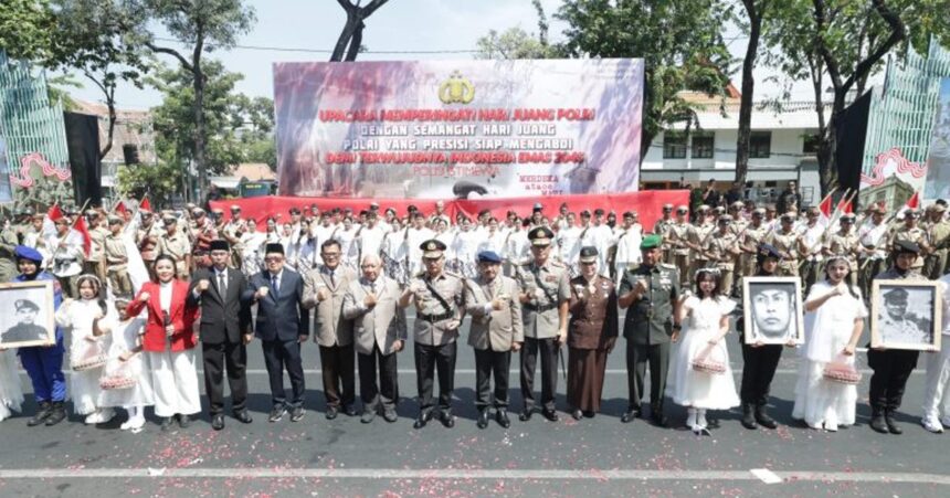 Peringatam Hari Juang Polri di depan Monumen Perjuangan Polri, Kota Surabaya, Rabu (21/8/2024). Foto: Humas Polri