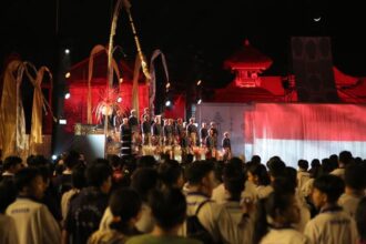 Mega Festival Indonesia Bertutur 2024 di Lapangan Chandra Muka, Batubulan, Gianyar, Bali, pada Rabu (7/8/2024) malam, telah resmi dibuka hingga 12 hari ke depan. Direktur Jenderal Kebudayaan Kementerian Pendidikan, Kebudayaan, Riset dan Teknologi (Kemendikbudristek), Hilmar Farid membuka langsung acara. Foto: Ist