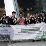 Sebanyak empat siswa Indonesia yang tergabung dalam Tim Olimpiade Ilmu Kebumian Indonesia berhasil menyabet tiga medali perak dan lima medali perunggu pada ajang International Earth Science Olympiad (IESO) ke-17.