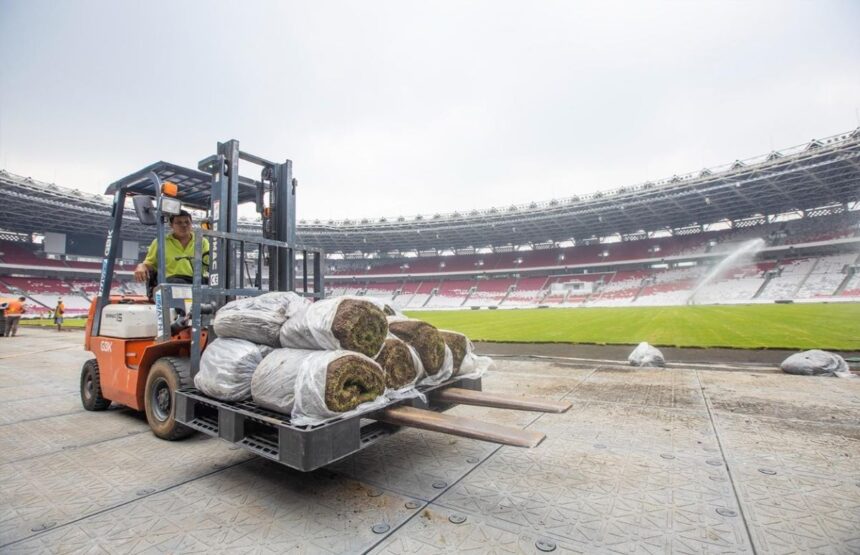 Direktur Utama PPKGBK, Rakhmadi A. Kusumo menyatakan hingga saat ini, perkembangan pekerjaan pemeliharaan lapangan SUGBK masih dalam tahap maturasi rumput setelah proses penggelaran rumput jenis Zoysia Matrella yang dimulai pada Juli 2024.