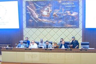 Rapat Dengar Pendapat (RDP) Komisi II DPR bersama KPU, Minggu (25/8/2024). Foto: TV Parlemen