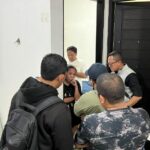 Satgas SIRI Kejaksaan Agung saat menangkap terpidana kasus TPPU, Candy Angelika Wijaya di Jalan Tukad Petanu, Kelurahan Panjer, Denpasar Selatan, Bali, Kamis (8//8/2024) malam sekitar pukul 20.50 WIB. Foto: Puspenkum Kejaksaan Agung