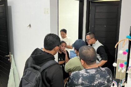 Satgas SIRI Kejaksaan Agung saat menangkap terpidana kasus TPPU, Candy Angelika Wijaya di Jalan Tukad Petanu, Kelurahan Panjer, Denpasar Selatan, Bali, Kamis (8//8/2024) malam sekitar pukul 20.50 WIB. Foto: Puspenkum Kejaksaan Agung