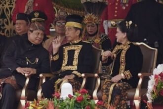 Presiden Jokowi dan Prabowo Subianto saat upacara HUT ke-79 RI di IKN. Foto: Instagram @prabowo