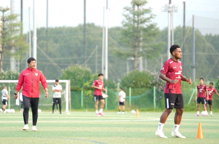 Pelatih tim Indra Sjafri dan pemain tim, Toni Firmansyah mengungkapkan tujuan dan target tim U-20 di pemusatan latihan Korea Selatan. Foto: PSSI