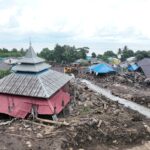 Pantauan udara lokasi terdampak banjir bandang di Kelurahan Rua, Kecamatan Pulau Ternate, Kota Ternate, Maluku Utara. Tim gabungan upaya maksimal melakukan pencarian korban hilang pada Kamis (29/8/2024). Foto: Pusat Data, Informasi, dan Komunikasi Kebencanaan BNPB