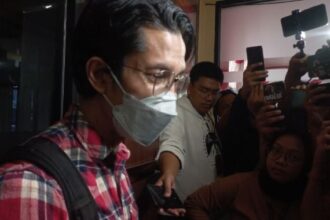 Aktor Edward Akbar di Polres Metro Jakarta Selatan, Senin (12/8). Foto: ist