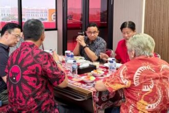 Anies Baswedan makan siang bersama jajaran DPD PDIP Jakarta (foto: IG Prasetyo Edi)