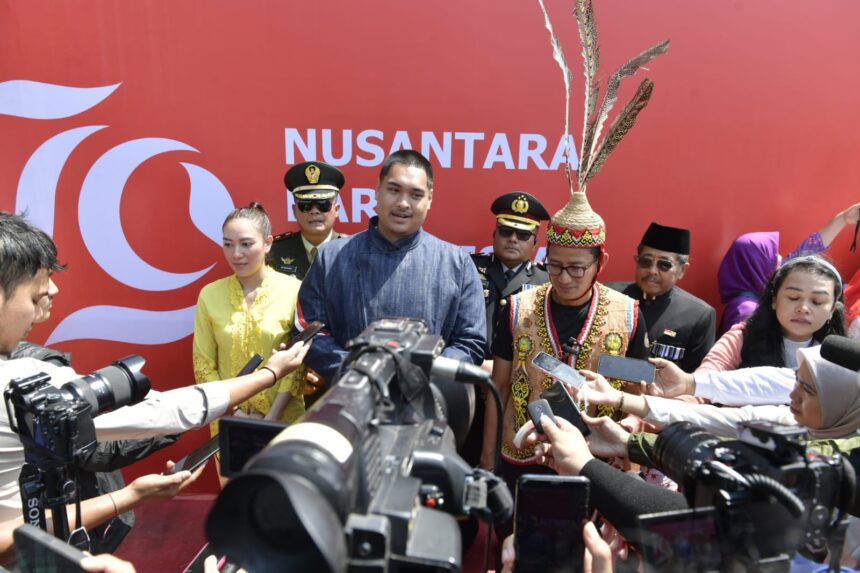 Menpora Dito Ariotedjo memuji keindahan wisata bahari di Kepulauan Seribu, Jakarta, Sabtu (17/8). Menurutnya, lokasi tersebut punya potensi untuk menjadi pusat olahraga air. Foto:bagus/kemenpora