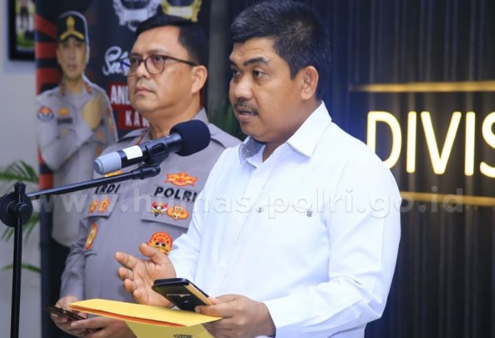 Juru Bicara Densus 88 Anti Teror Mabes Polri Brigjen Aswin Siregar, menjelaskan bibit radikalisme timbul dalam diri HOK saat bergabung ke dalam grup paham radikal pada November 2023.