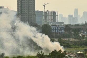 Warga mengeluhkan adanya pembakaran sampah di wilayah Kelurahan Cawang, Kecamatan Kramat Jati, Jakarta Timur diadukan ke Jaki. Foto: Ist