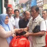 Kadin DKI Jakarta saat bagikan paket makan siang gratis untuk ratusan warga Kelurahan Manggarai, Kecamatan Tebet, Jaksel, Kamis (15/8/2024).(Foto dok pribadi)