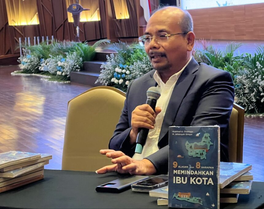 Mantan Menteri Perencanaan Pembangunan Nasional/Kepala Badan Perencanaan Pembangunan Nasional Andrinof Chaniago dalam peluncuran buku “9 Alasan dan 8 Harapan Memindahkan Ibu Kota” di Jakarta, Rabu (14/8/2024).