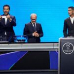 Gianluigi Buffon dan Cristiano Ronaldo pada undian Liga Champions 2024-2025 (Foto: The Irish Independent)