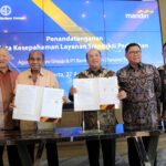 Penandatanganan Nota Kesepahaman (MoU) oleh Direktur Bank Mandiri Riduan dengan Direktur Agung Sedayu Group di Jakarta yaitu Freddy Numberi selaku Direktur Agung Sedayu Group, Selasa (27/8/2024), yang disaksikan oleh Chairman Agung Sedayu Group Sugianto Kusuma dan Direktur Utama Bank Mandiri Darmawan JunaidiJunaidi. Foto: Dok Bank Mandiri