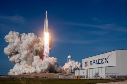 Falcon Heavy Roket dari Space X. Foto: Spacex