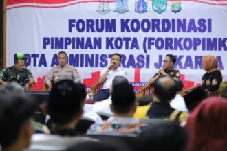 Wali Kota Administrasi Jakarta Timur, M. Anwar, Kapolres Metro Jakarta Timur, Kombes Pol Nicolas Ary Lilipaly, Dandim 0505 Jakarta Timur, Arm Suyikno, dan Kepala Kejaksaan Tinggi Jakarta Timur, Imran bersama Forum Koordinasi Pimpinan Kota (Forkopimko) bahas antisipasi dan penanganan tawuran pada diskusi bertema, 'Antisipasi dan Penanganan Tawuran di Wilayah Jakarta Timur’ di Ruang Pola, Lantai 2, Blok A, Kantor Walikota Jakarta Timur, Rabu (7/8/2024). Foto: Ist