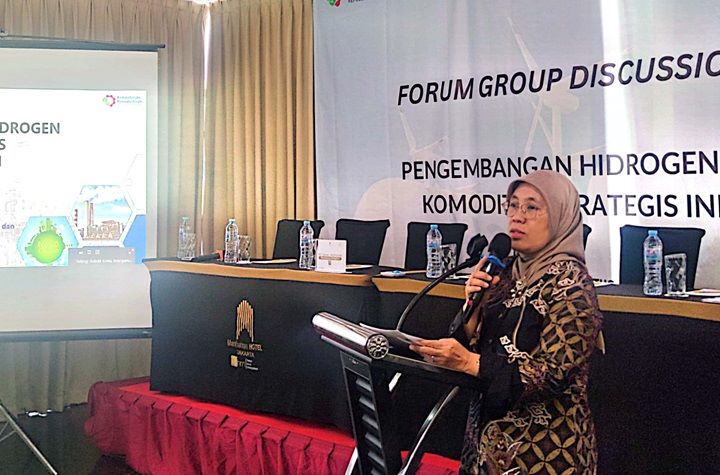 Plt. Direktur Jenderal Industri Kimia, Farmasi dan Tekstil Reni Yanita saat membuka Focus Group Discussion (FGD) Pengembangan Hidrogen sebagai Komoditas di Jakarta,