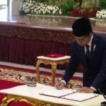 Presiden Joko Widodo (Jokowi) saat mengambil sumpah jabatan sejumlah menteri dan wakil menteri di Istana Negara, Jakarta. Foto: Biro Pers, Media dan Informasi Setpres