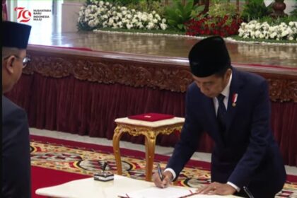 Presiden Joko Widodo (Jokowi) saat mengambil sumpah jabatan sejumlah menteri dan wakil menteri di Istana Negara, Jakarta. Foto: Biro Pers, Media dan Informasi Setpres