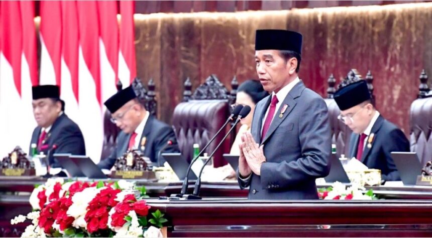 Presiden Joko Widodo menyampaikan pidatonya di Gedung Nusantara MPR/DPR/DPD RI, Jakarta, Jumat (16/8/2024). Foto: BPMI Setpres