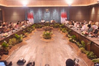 Presiden Jokowi dan Wakil Presiden Ma’ruf Amin memimpin Sidang Kabinet Paripurna (SKP) di Istana Garuda, Ibu Kota Nusantara, Kalimantan Timur, Senin (12/8/2024). Foto: Humas Setkab