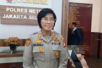 Kasubag Humas Polres Metro Jakarta Selatan, AKP Nurma Dewi memberikan keterangan terkait pemanggilan suami artis cantik BCL untuk dimintai keterangan di Mapolres, pada Senin (5/8/2024). Foto: Joesvicar Iqbal/ipol.id