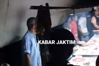 Beredar video di media sosial yang menyorot aktivitas dugaan perjudian di kawasan Gunung Antang, Jatinegara, Jakarta Timur. Foto: Insta@kabar jaktim/tangkapan layar