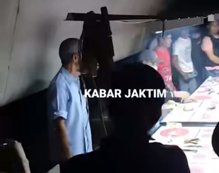 Beredar video di media sosial yang menyorot aktivitas dugaan perjudian di kawasan Gunung Antang, Jatinegara, Jakarta Timur. Foto: Insta@kabar jaktim/tangkapan layar