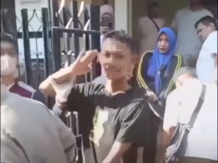 Kisah pilu Siswa SMA di Pasuruan diduga jadi korban bully hingga depresi sampai dibawa di RSJ. Foto: IG, @majeliskopi08 (tangkap layar)