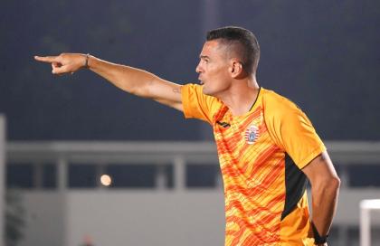 Pelatih Persija Jakarta, Carlos Pena. (Foto: Persija