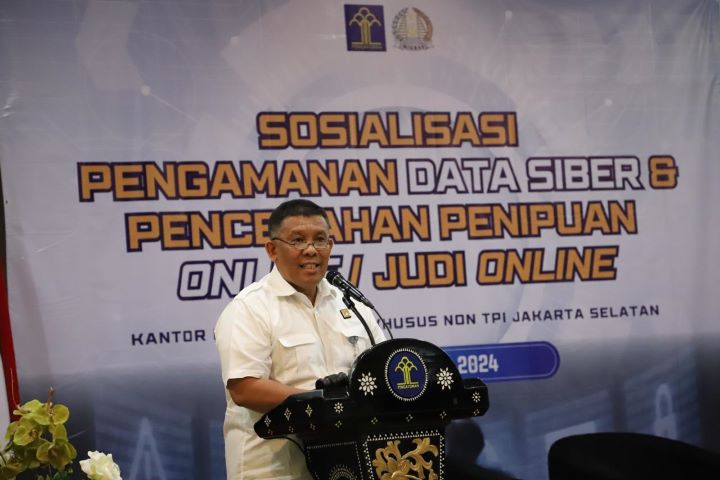 Kepala Kantor Wilayah Kementerian Hukum dan HAM DKI Jakarta, R. Andika Dwi Prasetya dalam kegiatan sosialisasi pengamanan data siber dan pencegahan penipuan online atau judi online di Kantor Imigrasi Jakarta Selatan, Selasa (27/8/2024). Foto: Ist