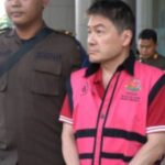 Crazy rich asal Surabaya, Budi Said saat diserahkan oleh penyidik pidana khusus Kejaksaan Agung kepada Jaksa Penuntut Umum Kejaksaan Negeri Jakarta Timur, Rabu (15/5/2024). Foto: Yudha Krastawan/ipol.id