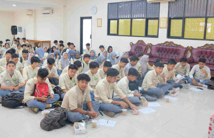 Sosialisasi BPJS Kesehatan Jakarta Utara terkait kesehatan di SMA Negeri 72 Jakarta. Foto: dok humas