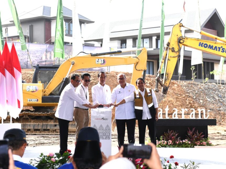 Presiden Joko Widodo (Jokowi) melakukan peletakan batu pertama (groundbreaking) Teras Hutan Ibu Kota Nusantara by Plataran yang berada di kawasan Ibu Kota Nusantara (IKN), Provinsi Kalimantan Timur, Rabu (25/9/2024). Foto: BPMI Setpres