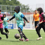 Foto: Rara Zenita Fatin punggawa tim KU 12 SDUT Bumi Kartika Jepara saat hendak melesatkan tendangan yang membuahkan gol ke gawang lawan pada pertandingan final MilkLIfe Soccer Challenge - Kudus Series 3 2024 yang tersaji di Supersoccer Arena Rendeng Kudus, Sabtu (28/9).