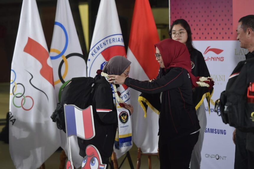 Atlet cabang olahraga (cabor) atletik dan panahan Indonesia yang berlaga di Olimpiade 2024 Paris telah pulang kembali ke Tanah Air, Selasa (6/8) sore. (foto:bagus/kemenpora.go.id)