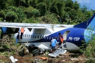 Pesawat Trigana tergelincir di Bandar Udara Stevanus Rumbewas Serui, Kabupaten Kepulauan Yapen, Papua. Foto: Humas Polri