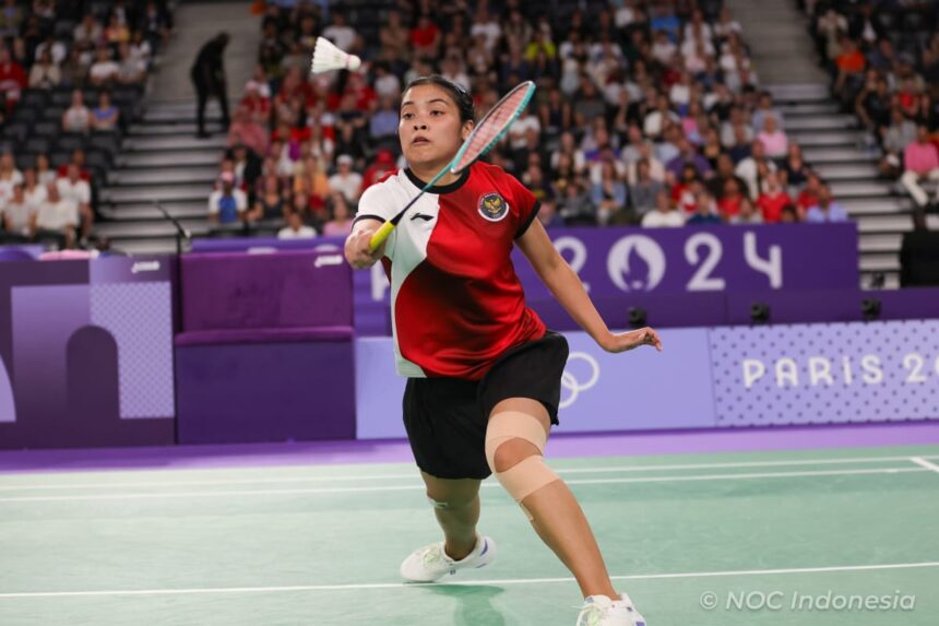 Pebulutangkis Gregoria Mariska menyumbangkan medali pertama buat Tim Indonesia di Olimpiade Paris 2024. Gregoria berhasil mendapatkan medali perunggu setelah lawannya di perebutan peringkat ketiga Carolina Marin mengalami cedera.(Foto: NOC Indonesia/Naif Muhammad Al'as)