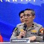 Karodokpol Pusdokkes Polri, Brigjen Pol Nyoman Eddy memberikan keterangan terkait identifikasi tujuh jenazah di Kali Bekasi, dalam konfrensi pers di Rumah Sakit Polri Kramat Jati, Jakarta Timur, Kamis (26/9/2024). Foto: Joesvicar Iqbal/ipol.id