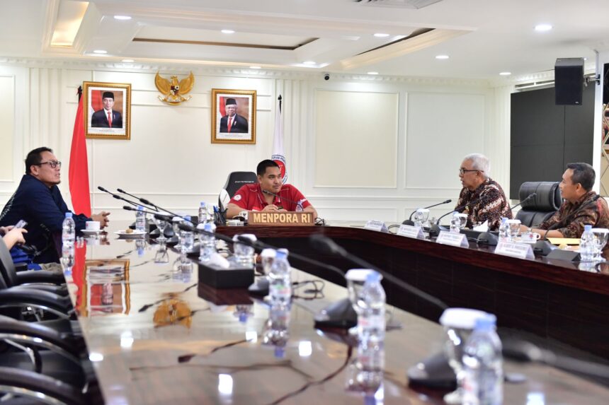 Menteri Pemuda dan Olahraga Republik Indonesia (Menpora RI ) Dito Ariotedjo menerima audiensi Penjabat (Pj) Gubernur Gorontalo, Rudy Salahuddin beserta jajarannya di Lantai 10 Graha Kemenpora, Senayan, Jumat (2/8). (foto:andre/kemenpora.go.id)