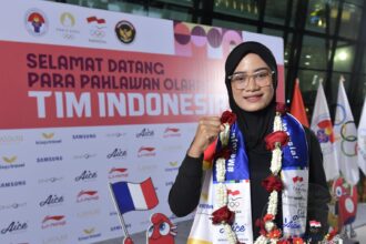 Medali emas di Olimpiade 2024 Paris memang urung dibawa pulang atlet panahan Indonesia, Diananda Choirunisa. Langkah srikandi asal Surabaya ini ini mesti terhenti di babak perempat final nomor individual recurve oleh atlet tuan rumah Prancis, Lisa Brabelin.(foto:bagus/kemenpora.go.id)