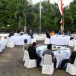 Silaturahmi Pj Gubernur Sulbar, Bahtiar Baharuddin bersama para petani durian.(Foto dok Pemprov Sulbar