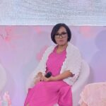 Momen Arkanda Saecario Wicaksono, Product Marketing Manager Y.O.U, Dede Gracia, Ketua Yayasan LovePink Indonesia dan Aaliyah Massaid saat acara Y.O.U. Foto: ipol.id/Vinolla