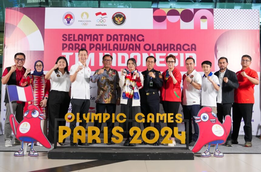 Kementerian Pemuda dan Olahraga (Kemenpora RI) sambut kedatangan atlet bulutangkis tunggal putri Indonesia, Gregoria Mariska Tunjung saat tiba di tanah air. Kemenpora harap prestasi Gregoria jadi inspirasi atlet muda tanah air lainnya.(foto:egan/kemenpora.go.id)