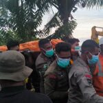 Tim gabungan melakukan evakuasi korban tewas berhasil ditemukan pascabanjir bandang Kelurahan Rua, Kota Ternate, Maluku Utara, pada Minggu (1/9/2024). Foto: Ist