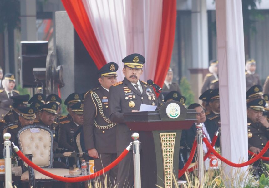 Jaksa Agung ST Burhanuddin saat memimpin Upacara Peringatan Hari Lahir Kejaksaan RI ke-79 Tahun 2024 di Lapangan Badan Pendidikan dan Pelatihan Kejaksaan RI, Jakarta, Senin (2/9/2024). Foto: Dok Puspenkum Kejaksaan Agung