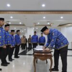 Menteri Pemuda dan Olahraga Republik Indonesia (Menpora RI) Dito Ariotedjo hari Jumat (2/8) sore melantik dan mengambil sumpah jabatan Pejabat Pimpinan Tinggi Pratama Kemenpora di Wisma Kemenpora, Senayan, Jakarta. (foto:bagus/kemenpora.go.id)