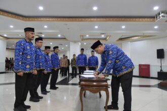 Menteri Pemuda dan Olahraga Republik Indonesia (Menpora RI) Dito Ariotedjo hari Jumat (2/8) sore melantik dan mengambil sumpah jabatan Pejabat Pimpinan Tinggi Pratama Kemenpora di Wisma Kemenpora, Senayan, Jakarta. (foto:bagus/kemenpora.go.id)