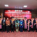 Wakil Menteri Ketenagakerjaan RI, Afriansyah Noor (tengah) usai Sidang Terbuka Promosi Doktor Administrasi Publik di Universitas Sriwijaya, Palembang, pada Sabtu (28/9/2024). Foto: Ist